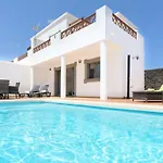 Icaro Piscina Climatizada Playa Blanca (Lanzarote)