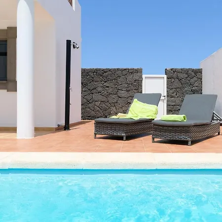 Icaro Piscina Climatizada וילה