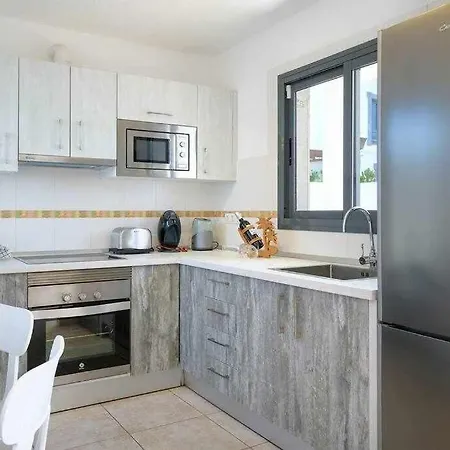 Icaro Piscina Climatizada וילה פלאיה בלנקה