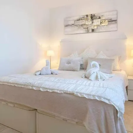 Icaro Piscina Climatizada * פלאיה בלנקה